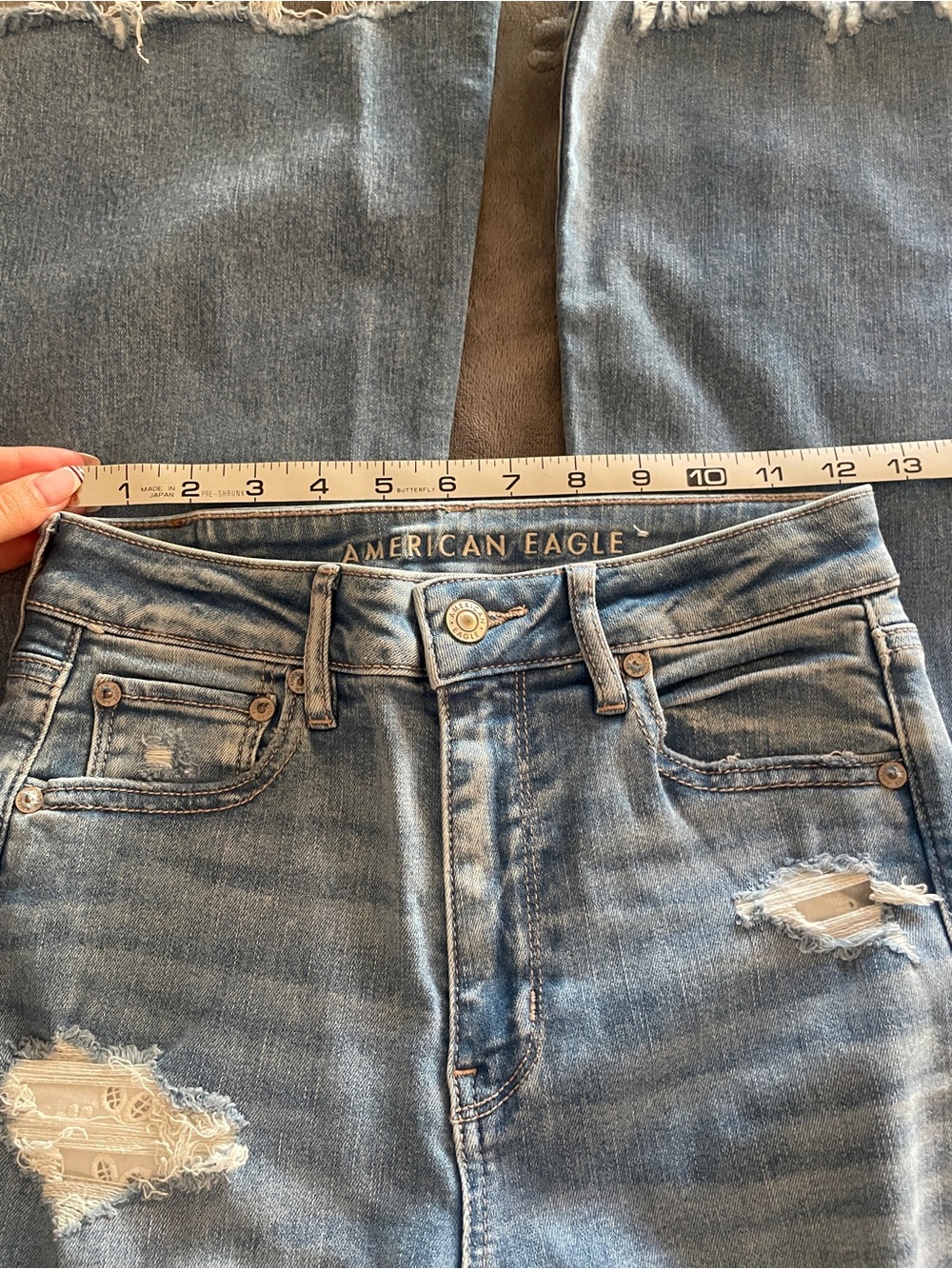 American Eagle Outfitters Light Blue Distressed Ripped Jeans - Picture 2 of 5